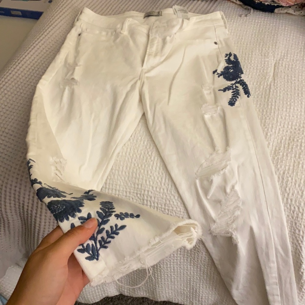 Abercrombie and Fitch white jeans with blue flowers ripped
